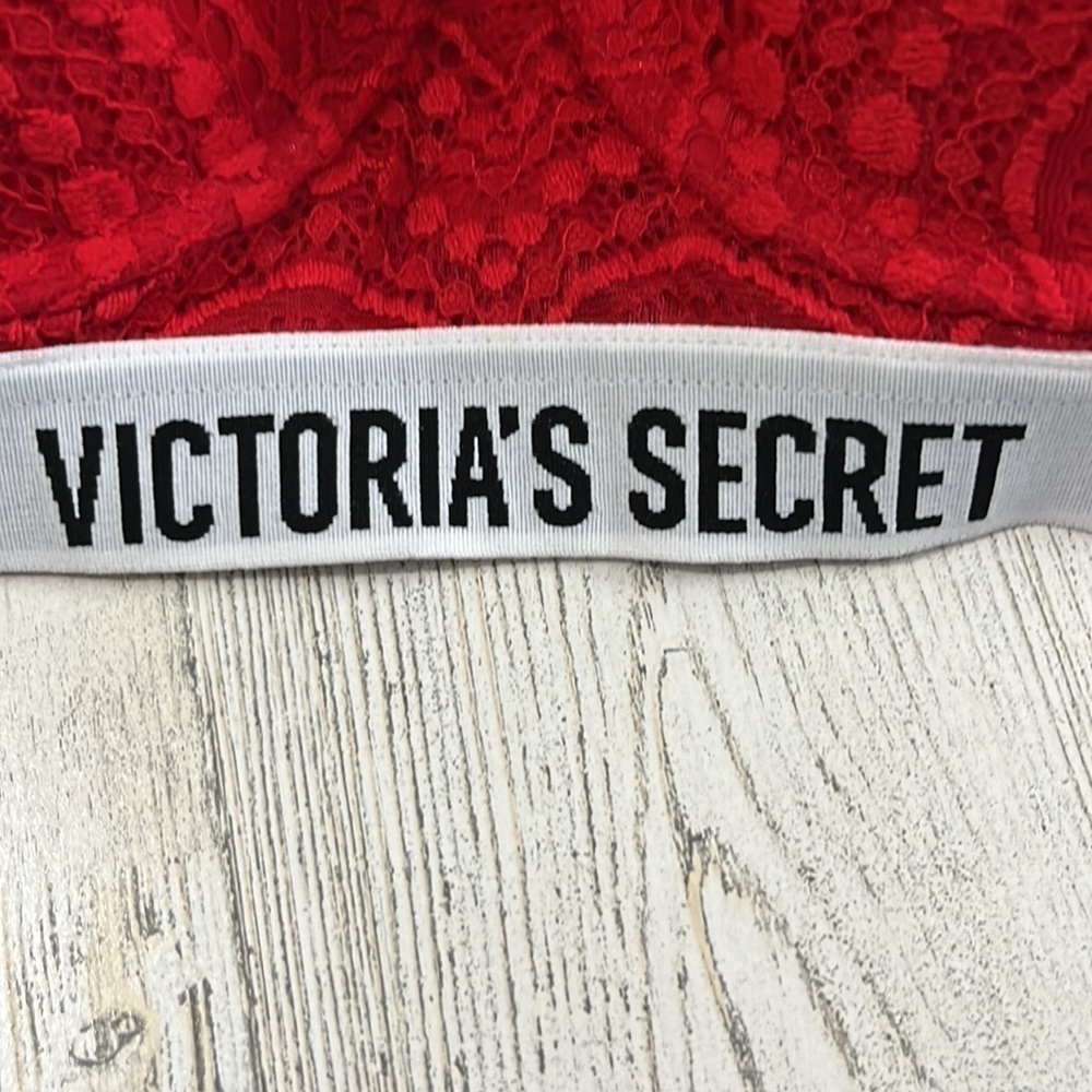 Victoria’s Secret Lightly Lined t-shirt red lace bra Size 34C - Picture 3 of 9